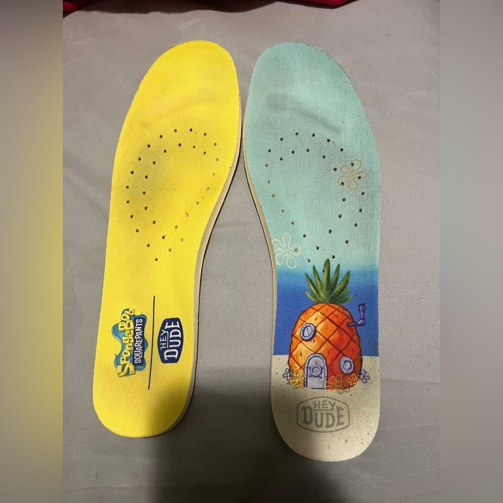 Size 9 Hey Dude Men's Insoles in Yellow & Aqua with Pineapple Graphic